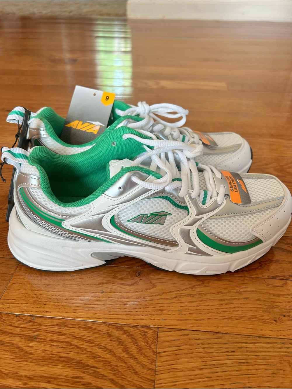 Women’s Avia 5000 green and white sneakers multiple sizes  6.5, 8.5,9 brand new